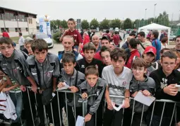 3 _ Piccoli fans con i campioni a portata di mano